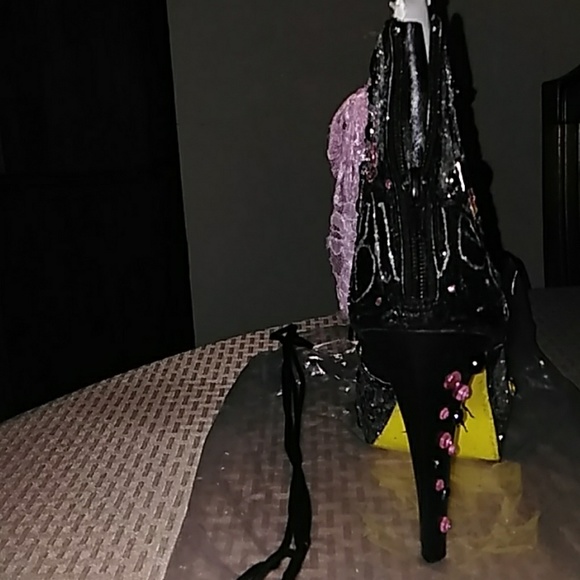 Open toe boots/shoes - Picture 6 of 8